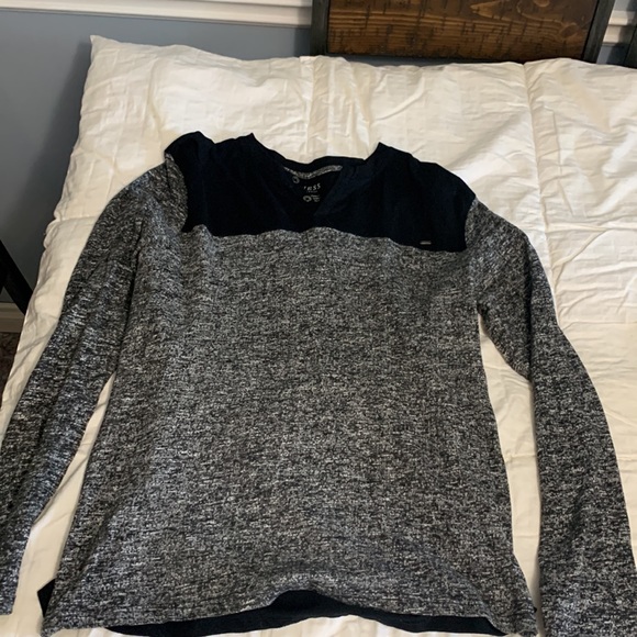 Guess shirt Like new XL - Picture 2 of 3